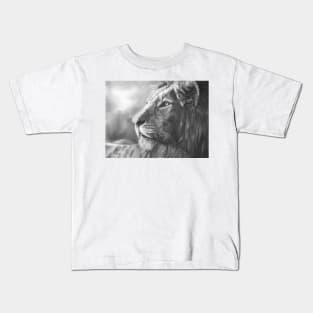 Courageous lion portrait Kids T-Shirt